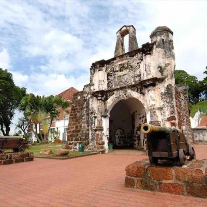 Relax - 6 Pax - Seaview Corner Unit - 6 Min To Historical Spot & Jonker * Malacca