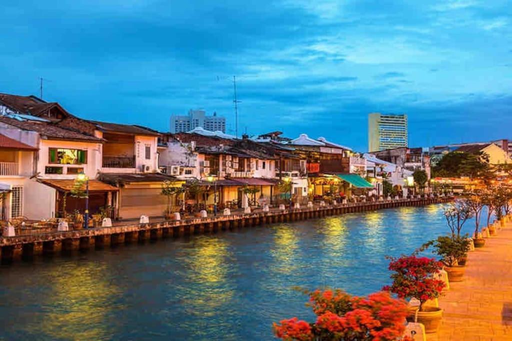 Pangsapuri Relax - 6 Pax - Seaview Corner Unit - 6 Min To Historical Spot & Jonker Malacca