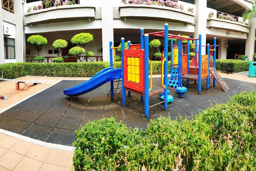 Pangsapuri Relax - 6 Pax - Seaview Corner Unit - 6 Min To Historical Spot & Jonker *